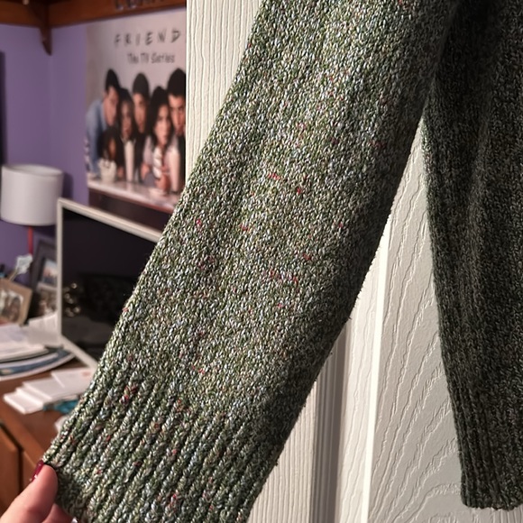 Green Sweater 💗 - Picture 6 of 8